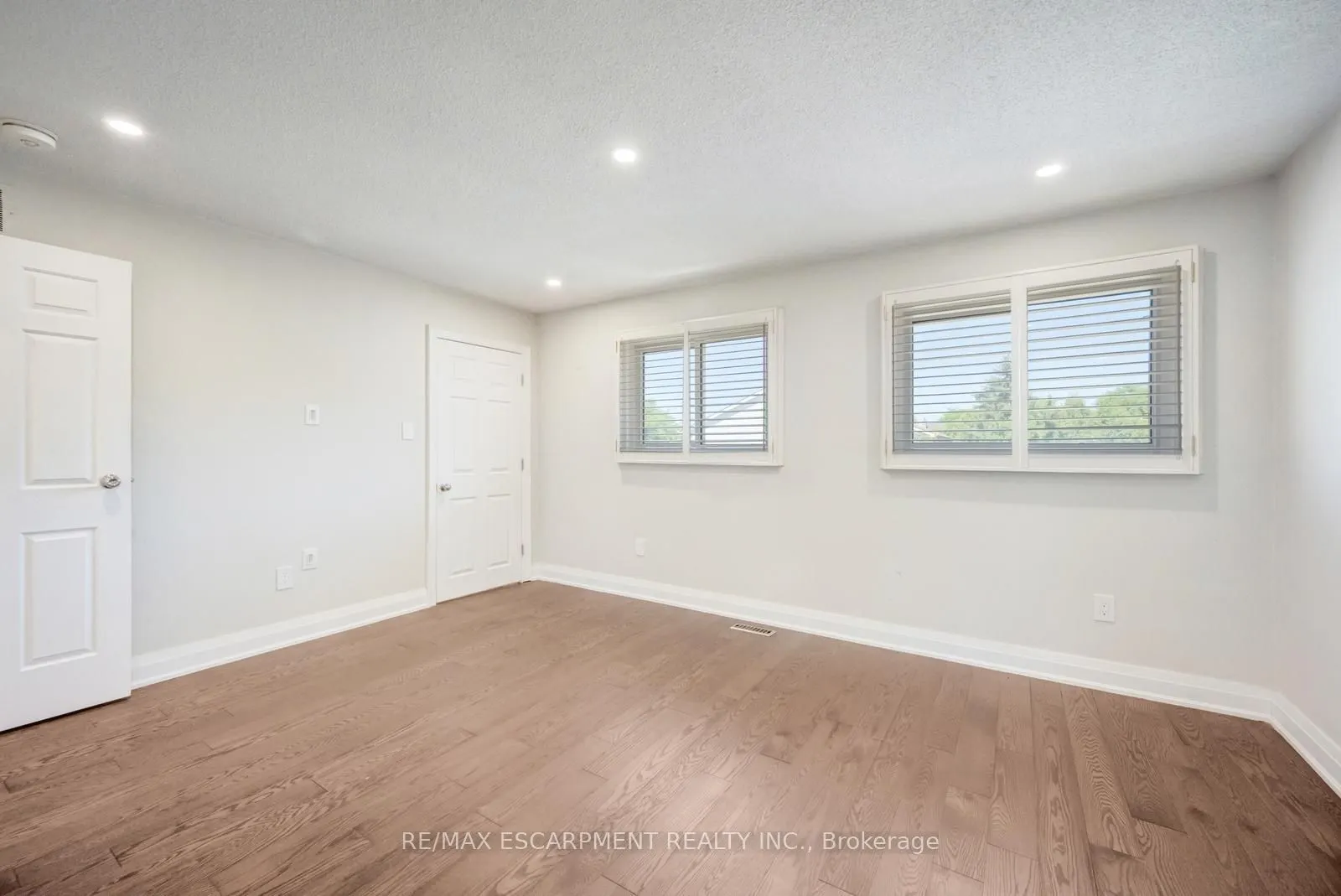 17 Nantucket Crescent