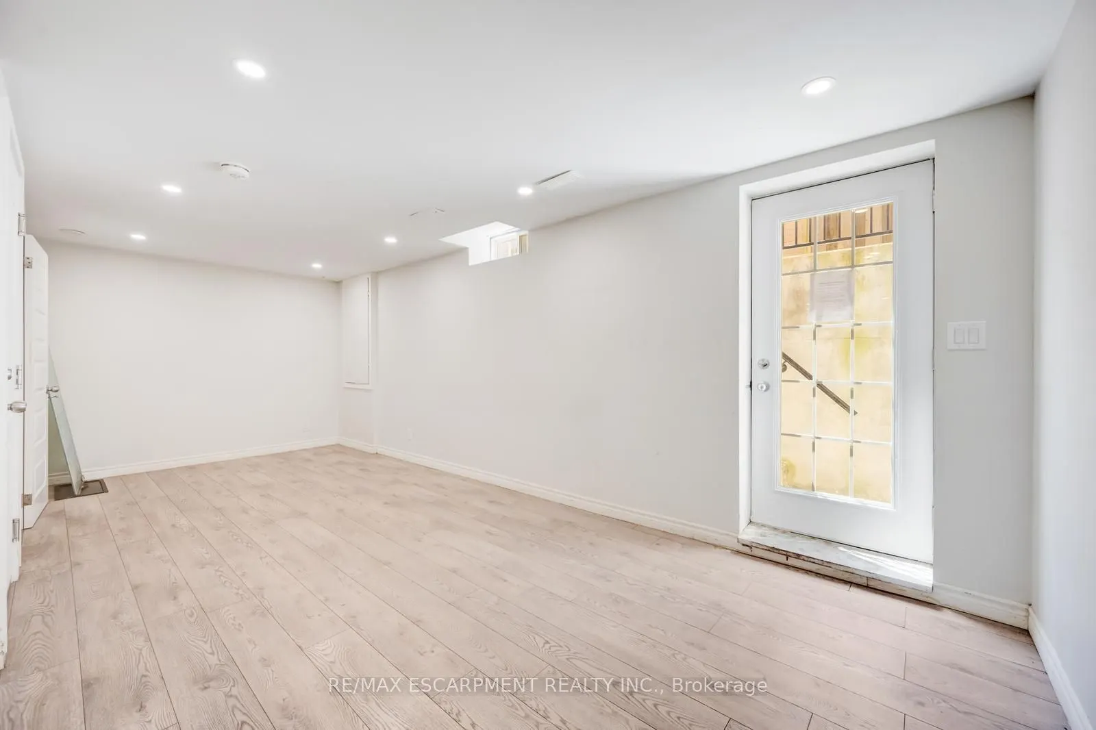 17 Nantucket Crescent