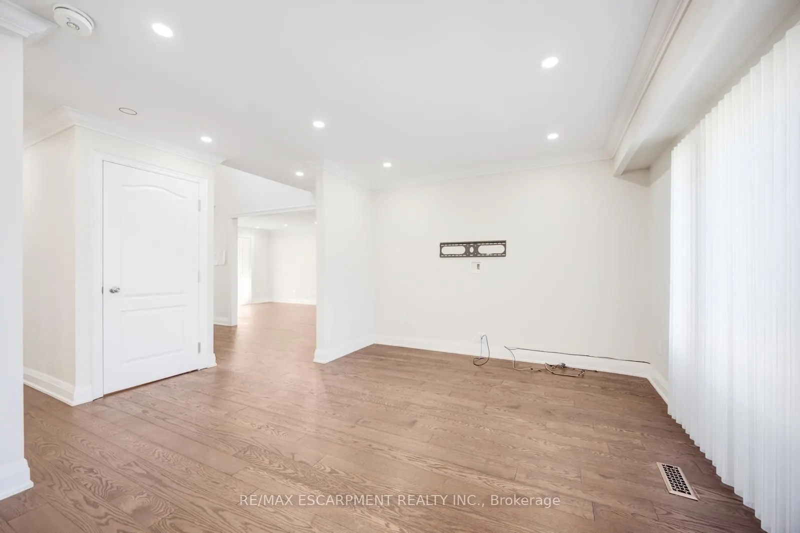 17 Nantucket Crescent
