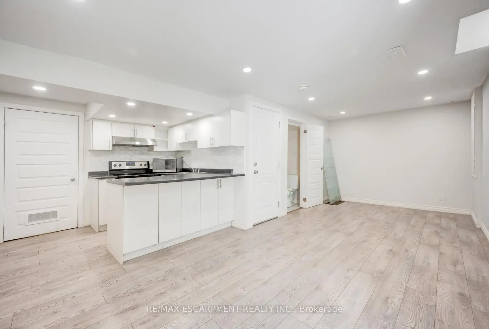 17 Nantucket Crescent