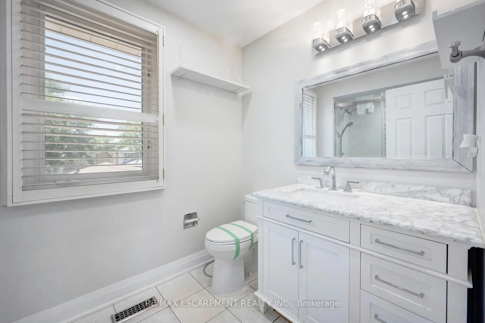 17 Nantucket Crescent