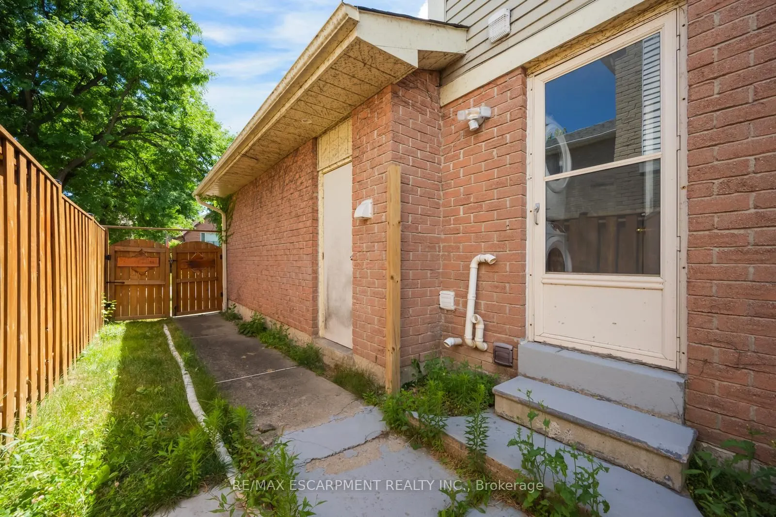 17 Nantucket Crescent