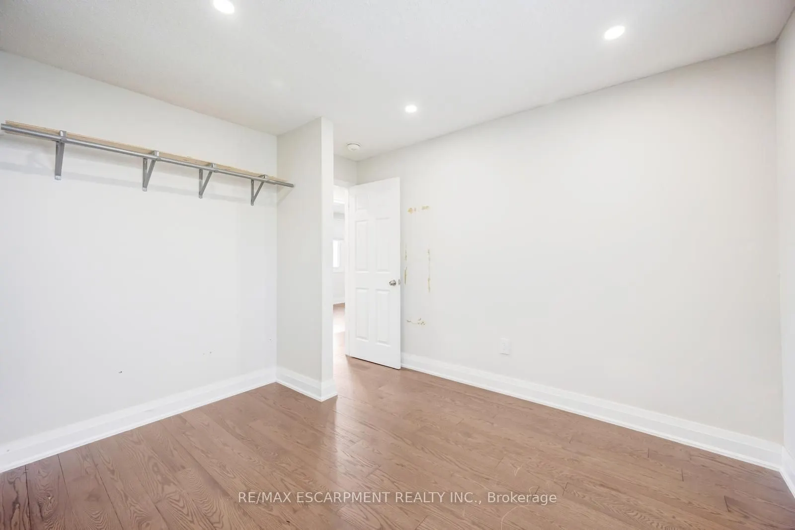 17 Nantucket Crescent