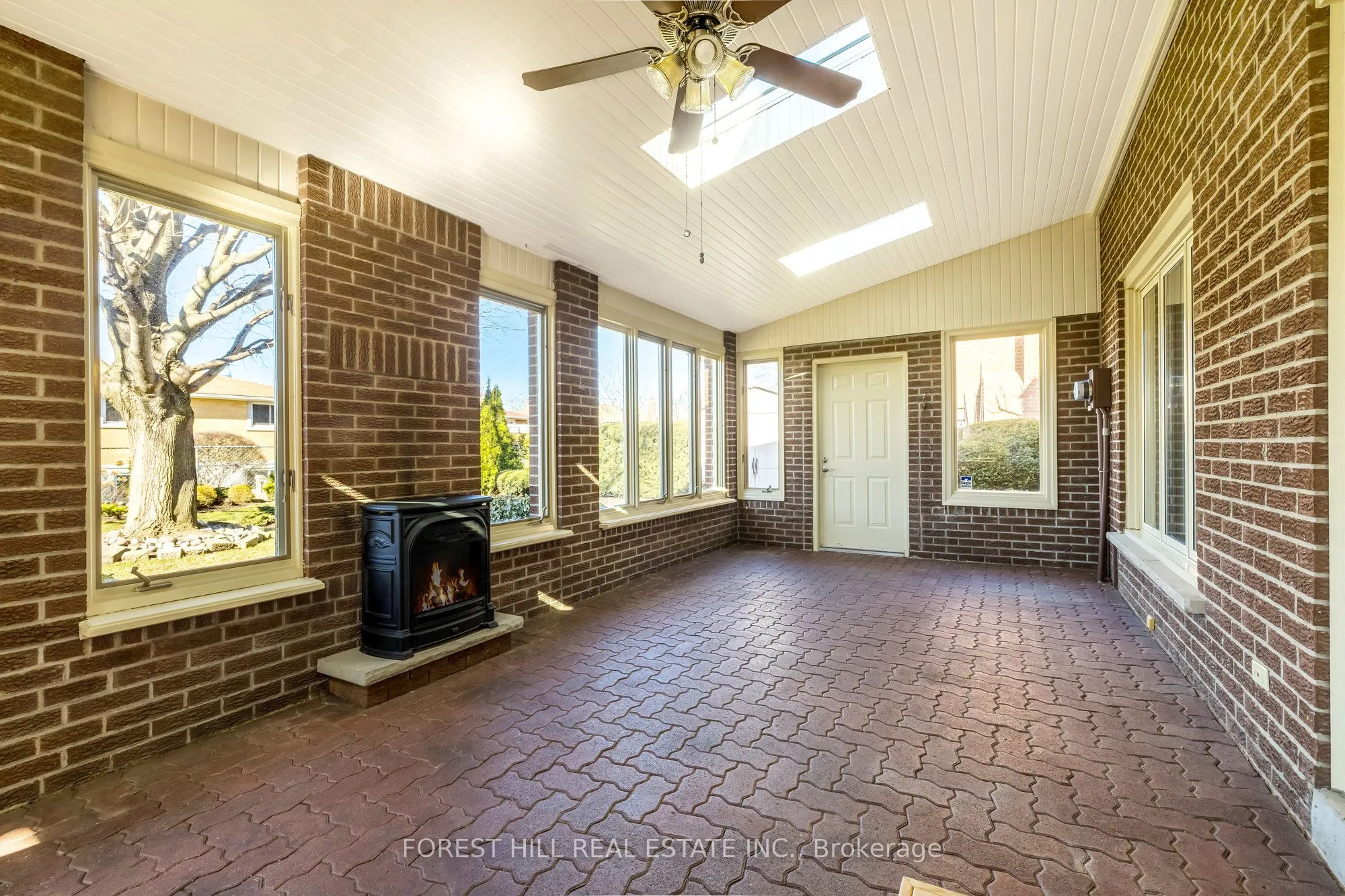 3441 Charmaine Heights