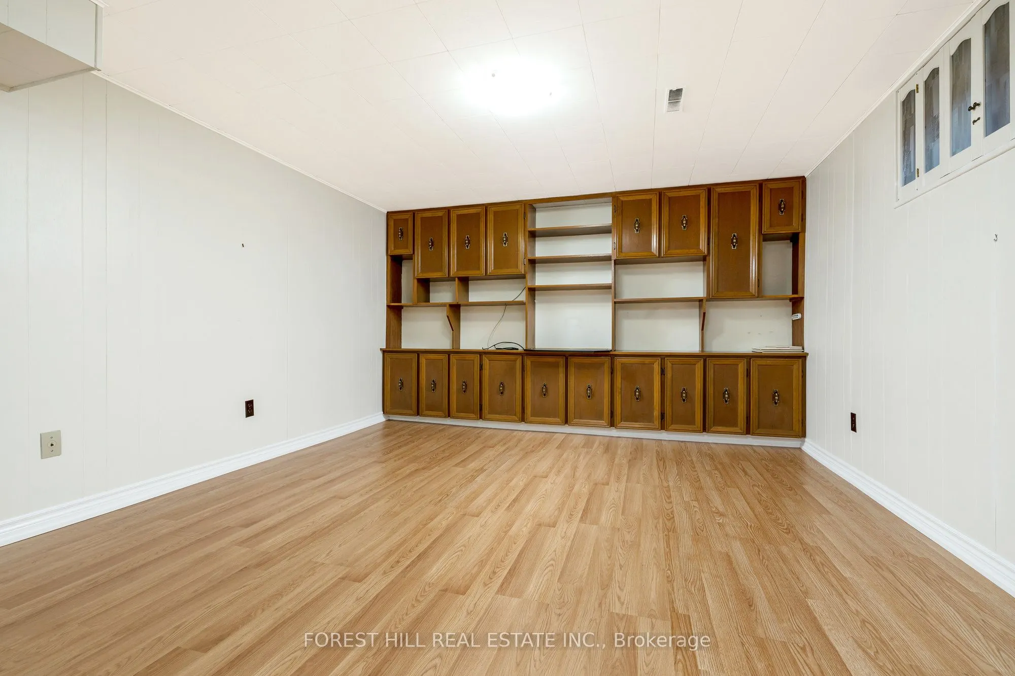 3441 Charmaine Heights