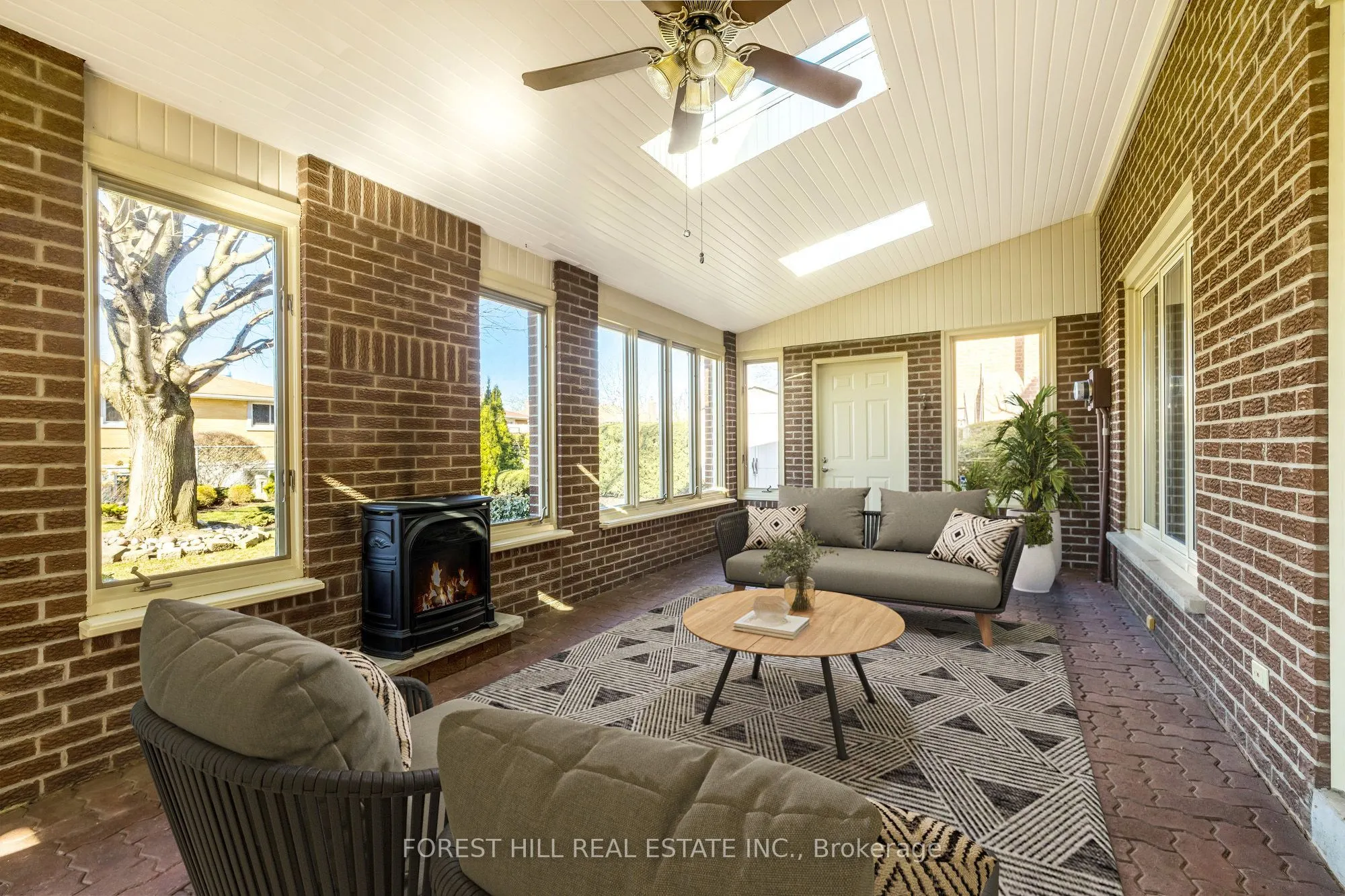 3441 Charmaine Heights