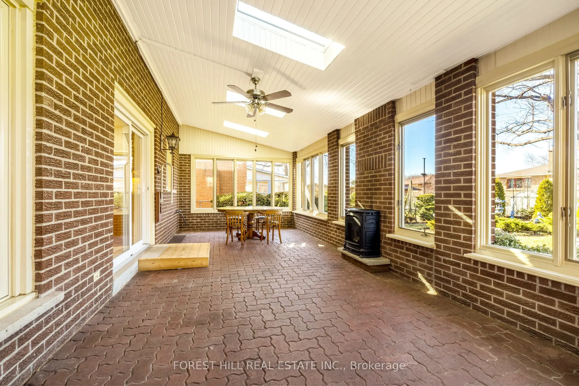 3441 Charmaine Heights