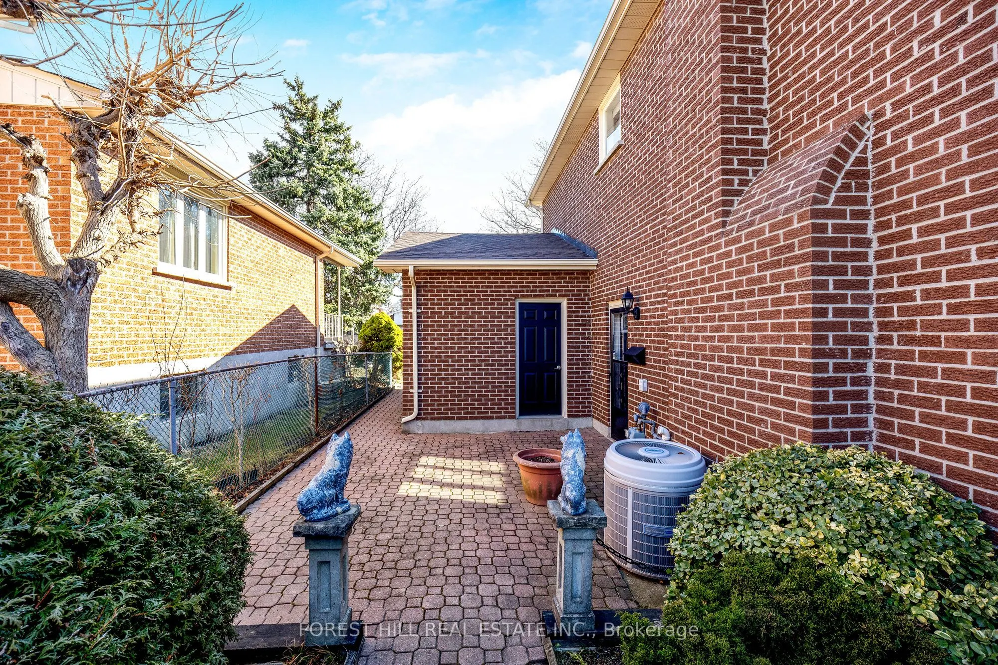 3441 Charmaine Heights