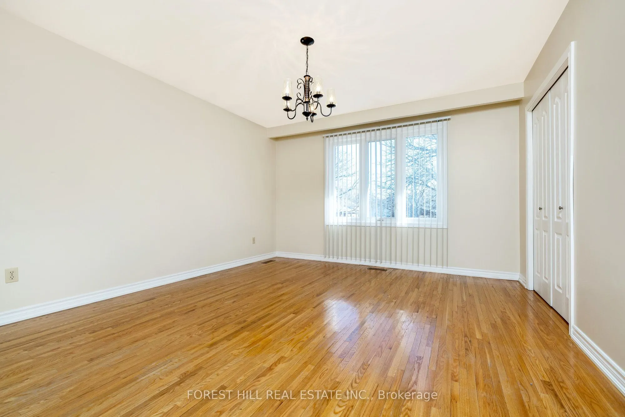 3441 Charmaine Heights