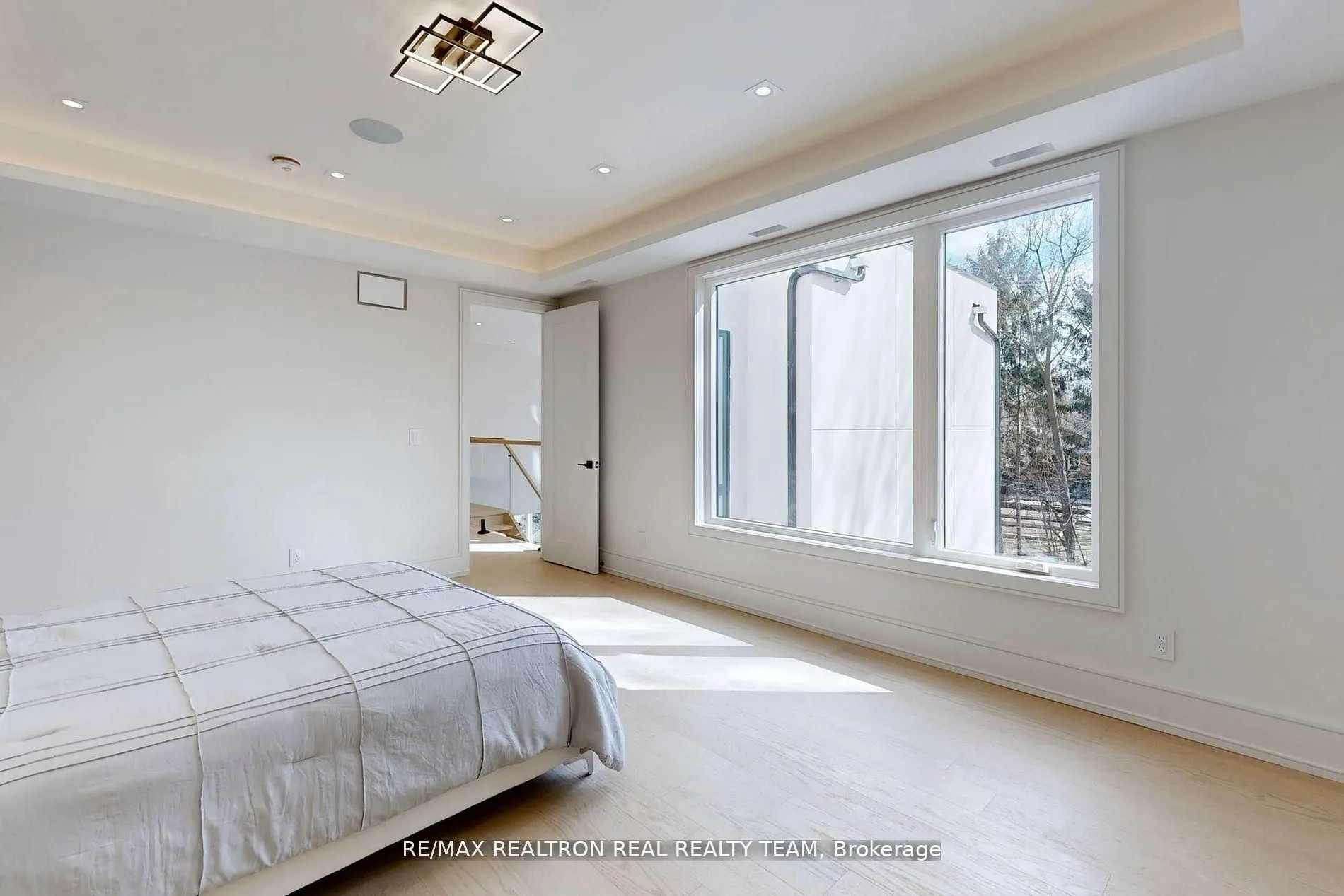 1362 Sedgewick Crescent