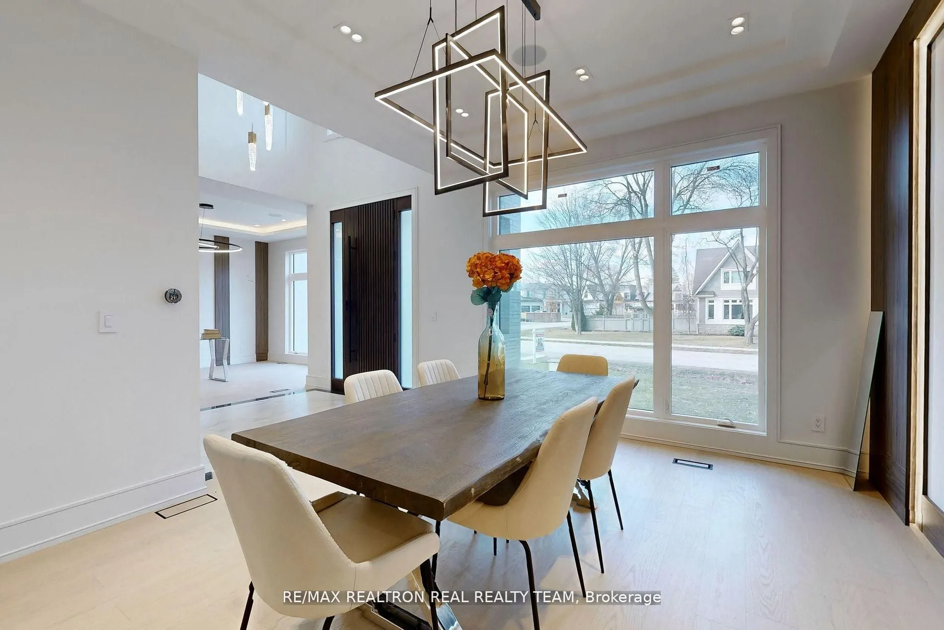 1362 Sedgewick Crescent