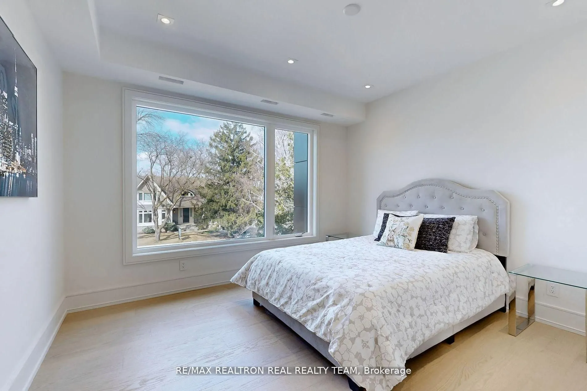 1362 Sedgewick Crescent