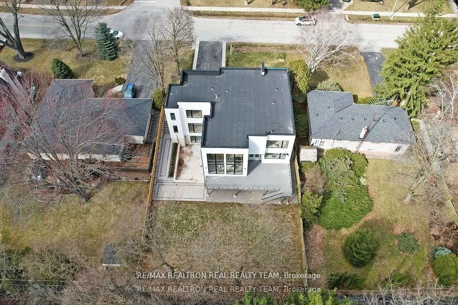 1362 Sedgewick Crescent