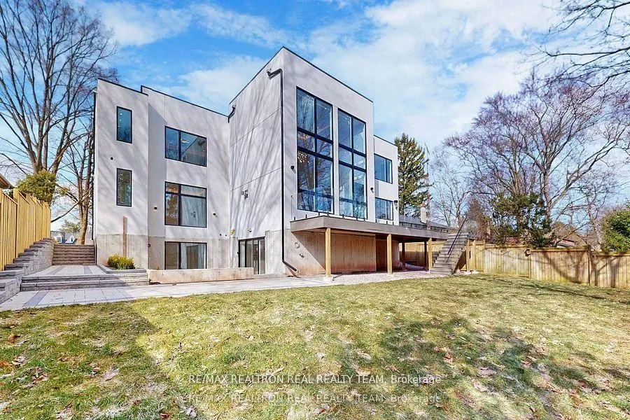 1362 Sedgewick Crescent