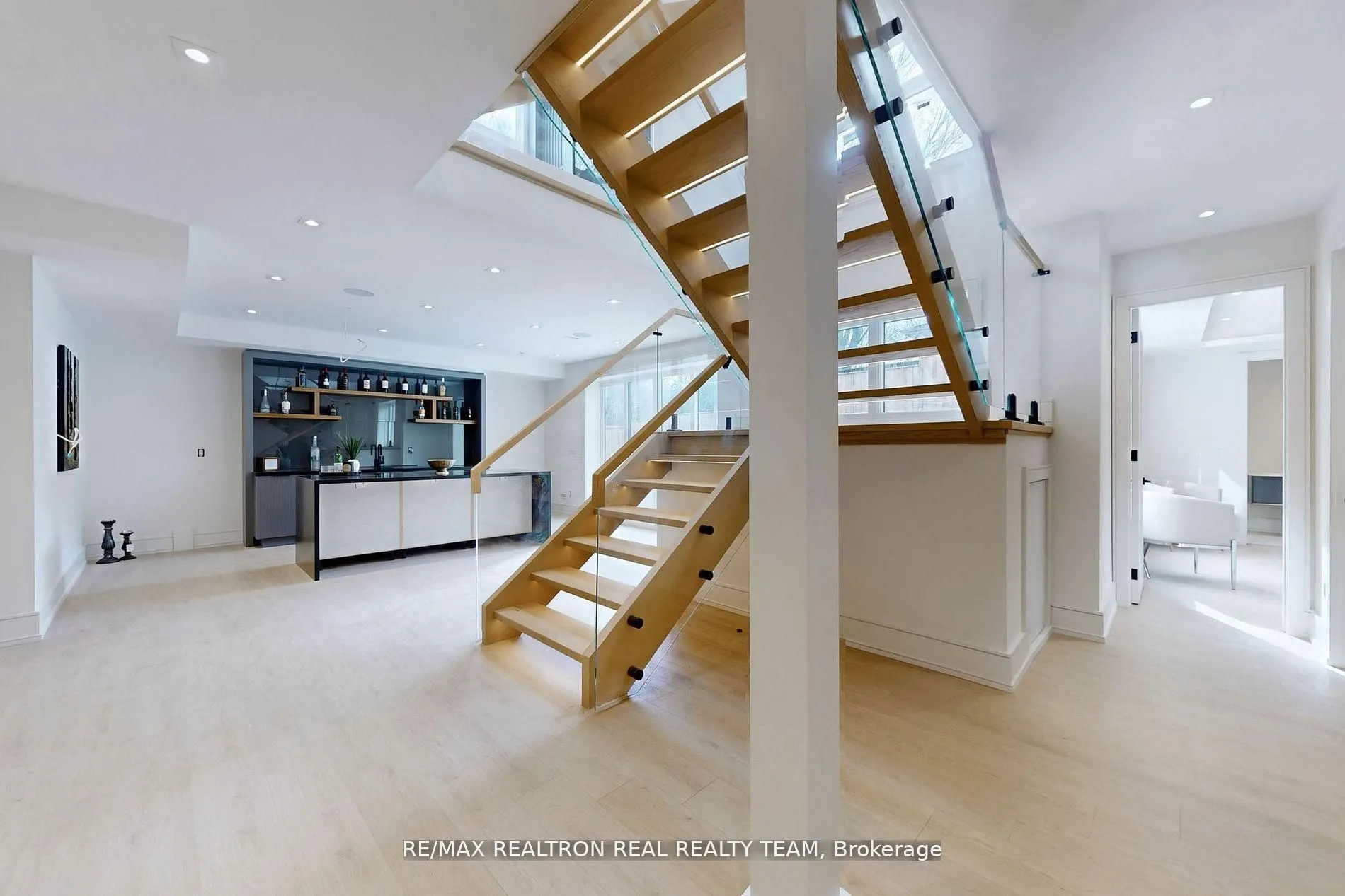 1362 Sedgewick Crescent