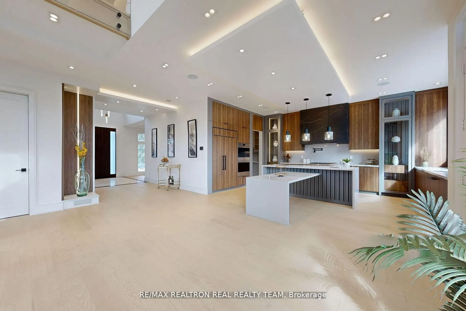 1362 Sedgewick Crescent