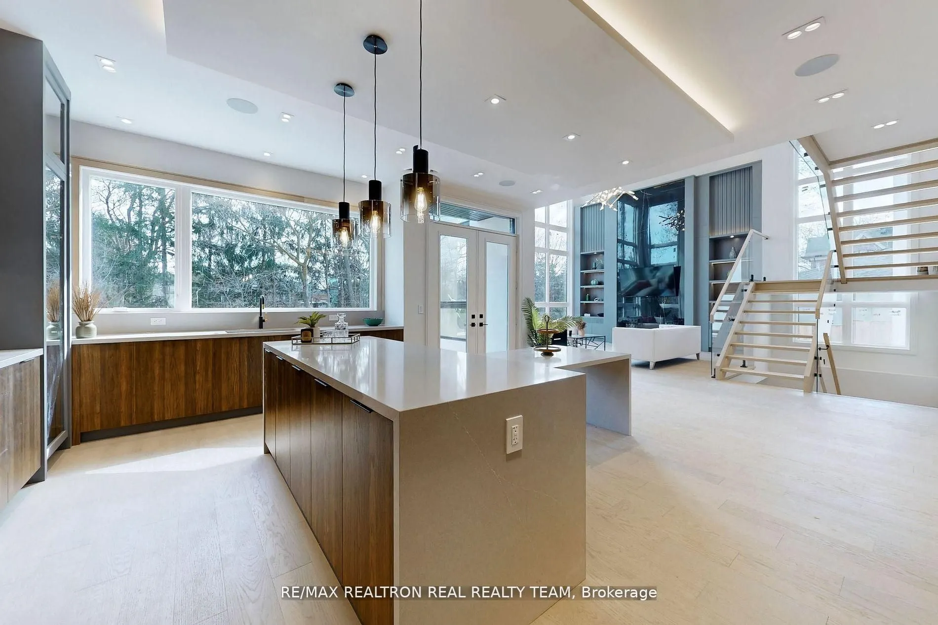 1362 Sedgewick Crescent
