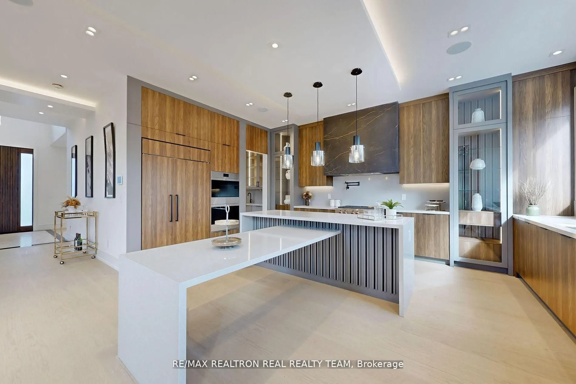 1362 Sedgewick Crescent