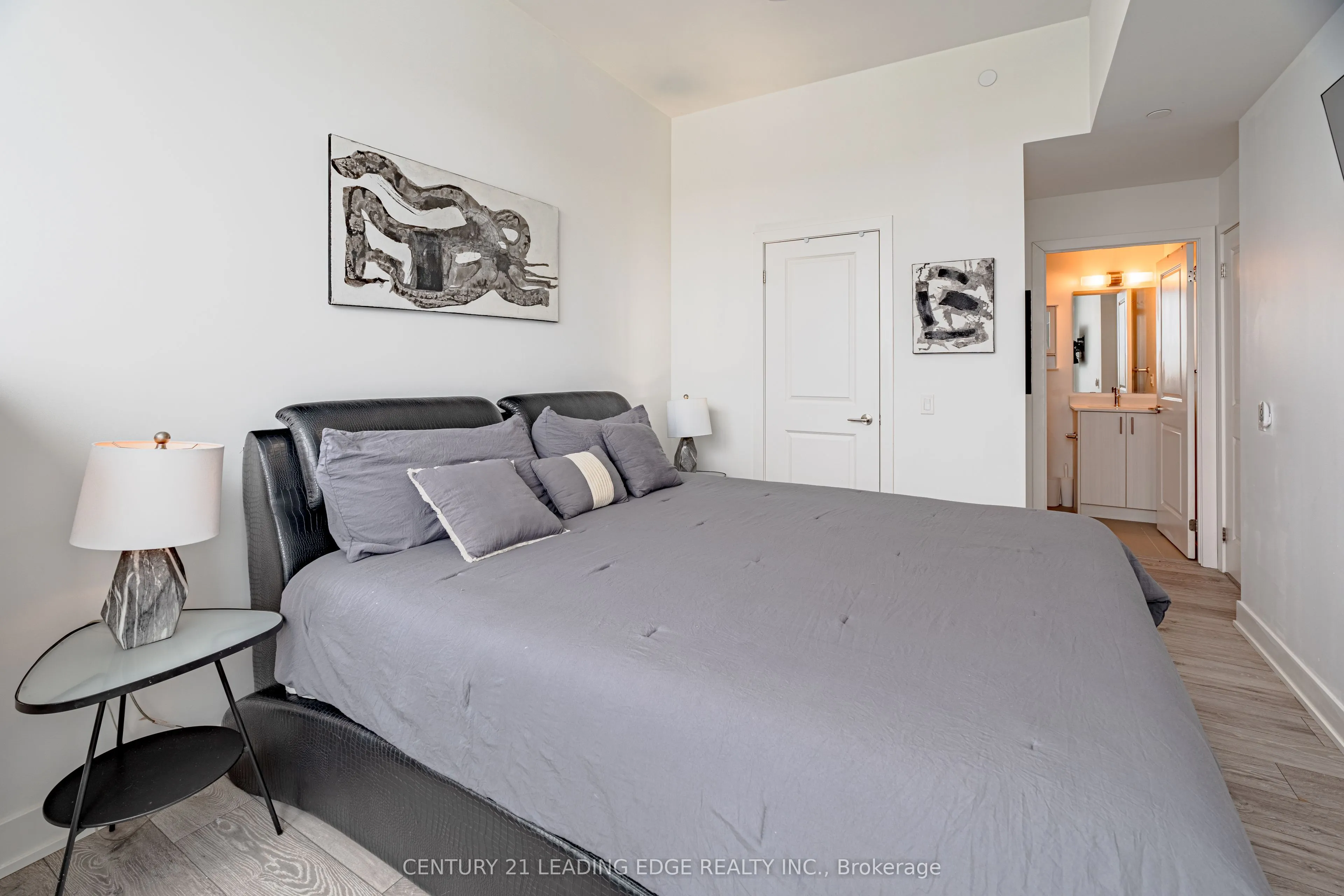 1050 MAIN Street E, #610