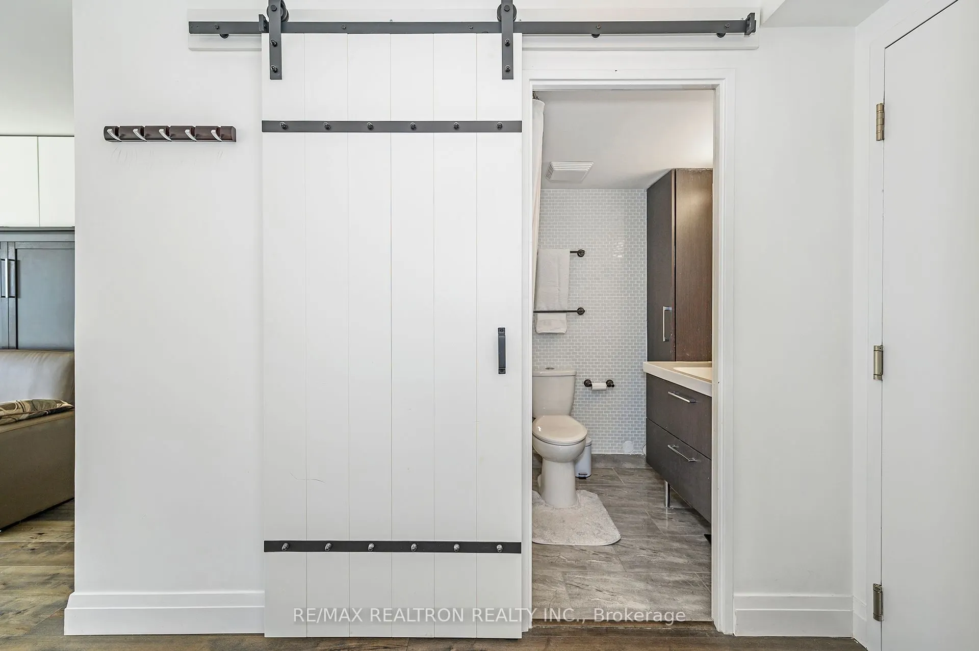 2261 Lake Shore Boulevard W, #220