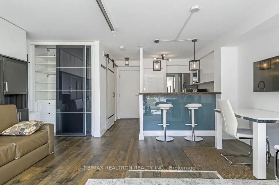 2261 Lake Shore Boulevard W, #220