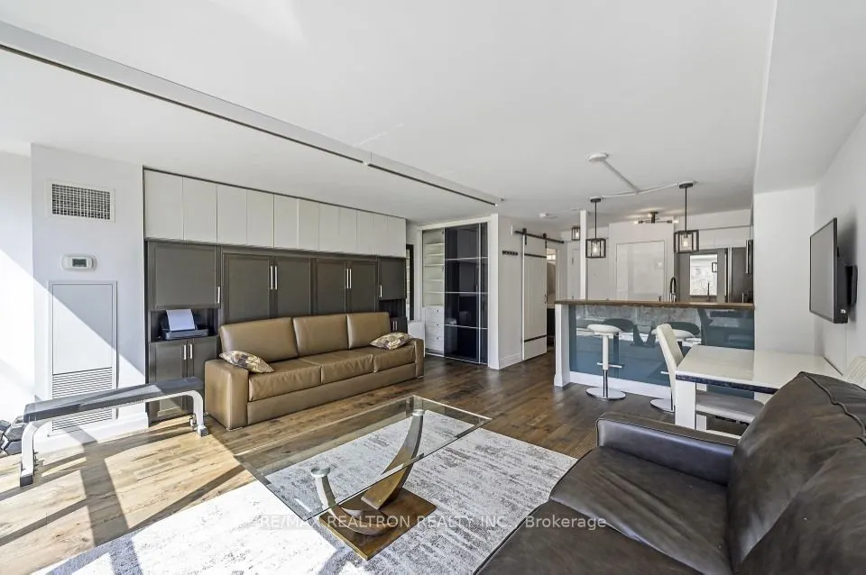 2261 Lake Shore Boulevard W, #220