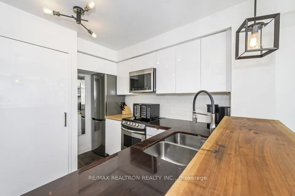 2261 Lake Shore Boulevard W, #220