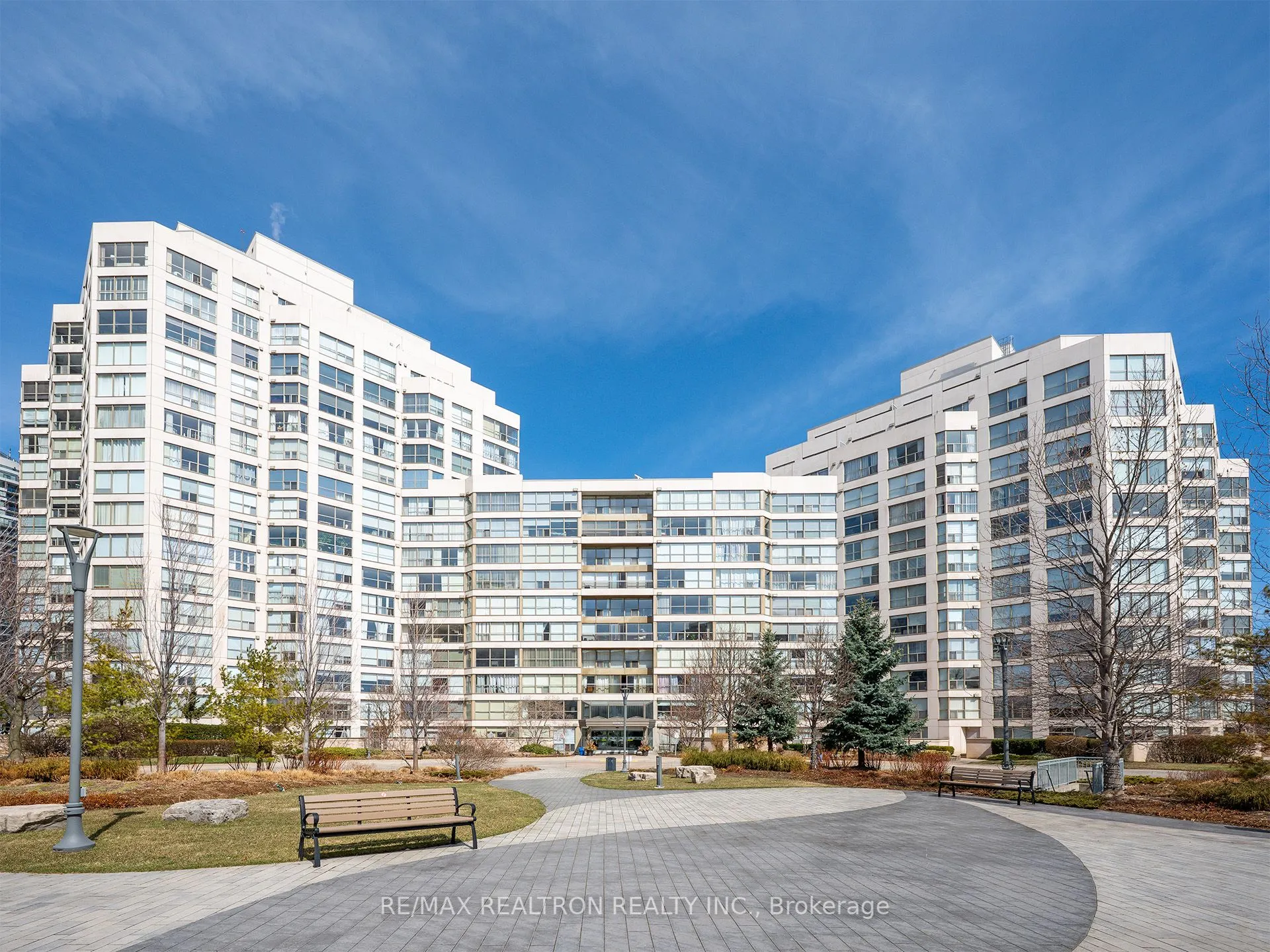 2261 Lake Shore Boulevard W, #220