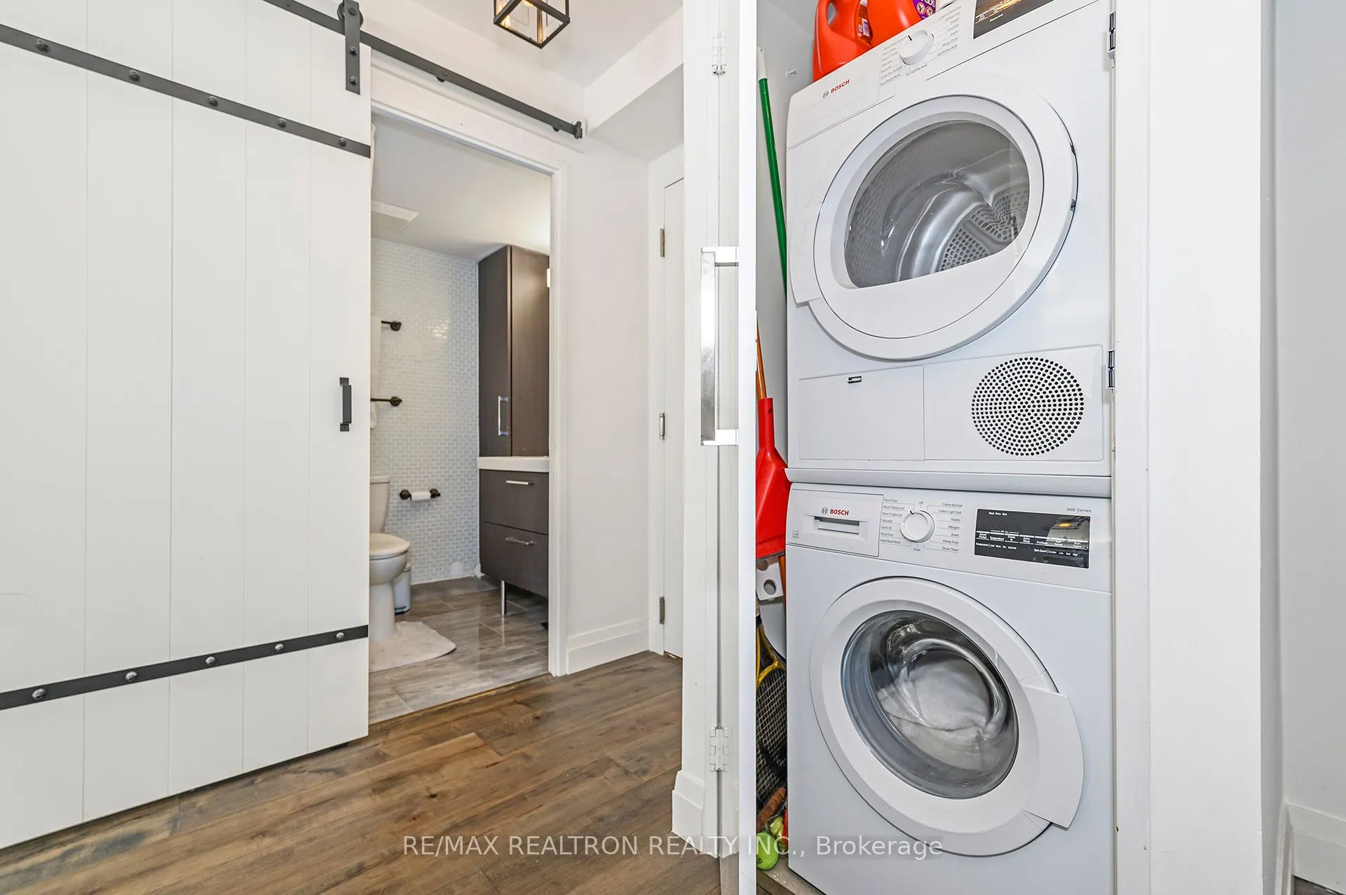 2261 Lake Shore Boulevard W, #220