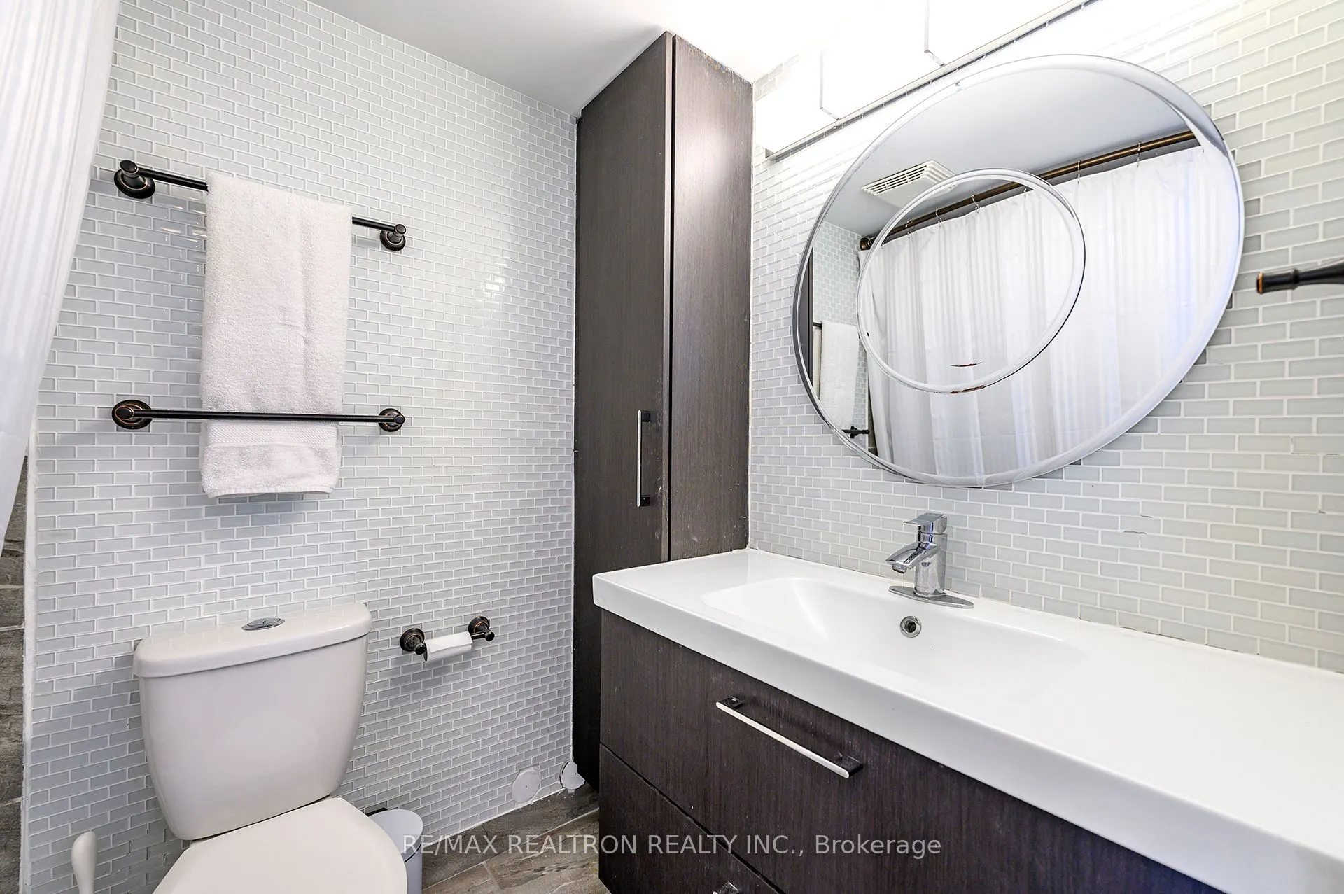 2261 Lake Shore Boulevard W, #220
