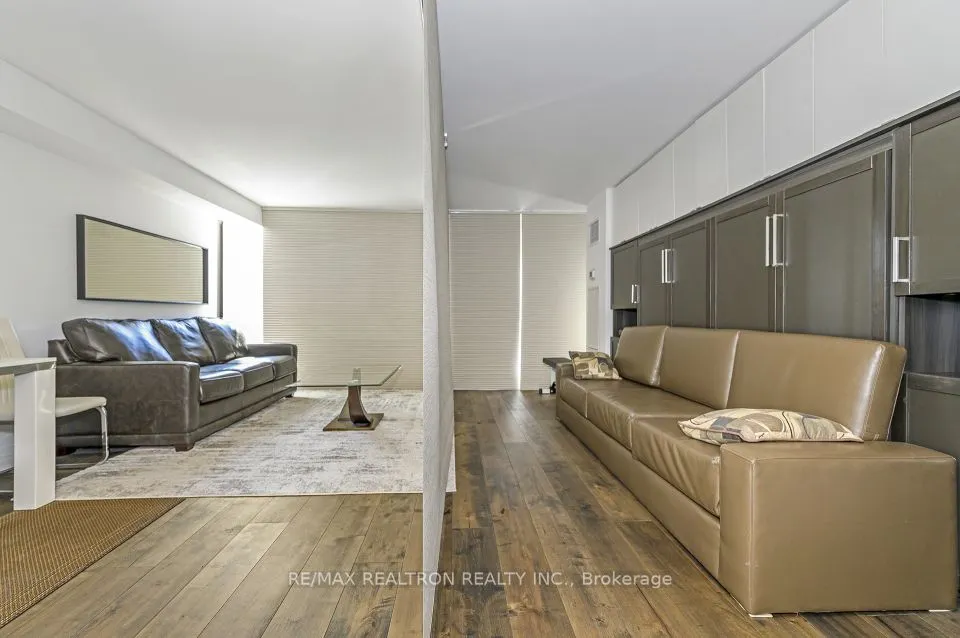 2261 Lake Shore Boulevard W, #220