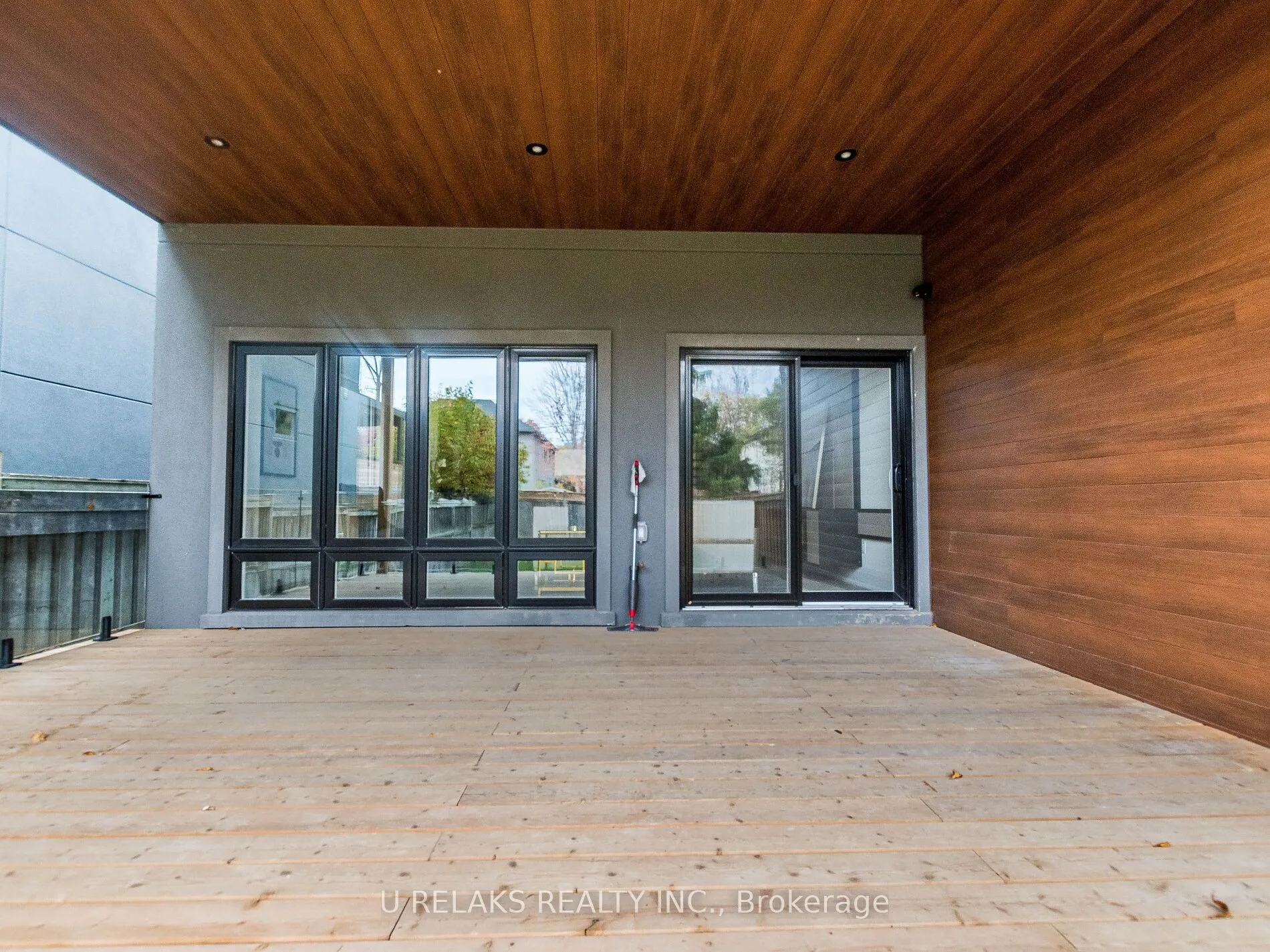 23A Maple Avenue N