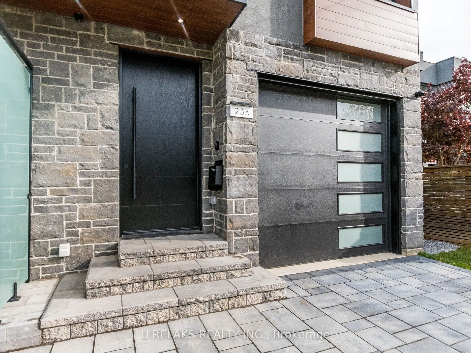 23A Maple Avenue N