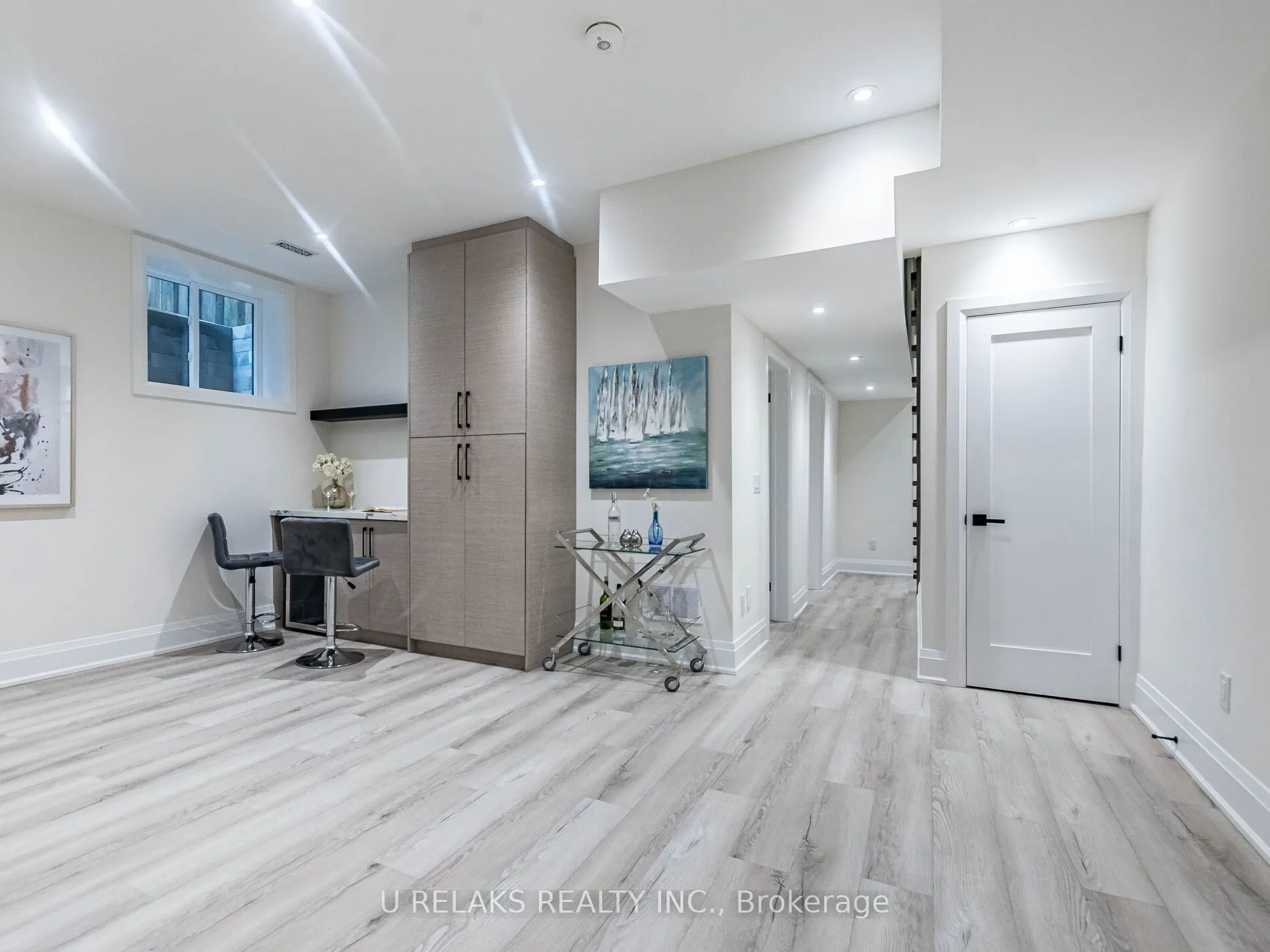 23A Maple Avenue N