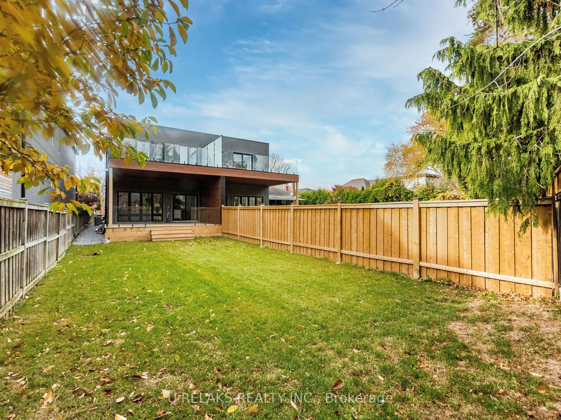 23A Maple Avenue N