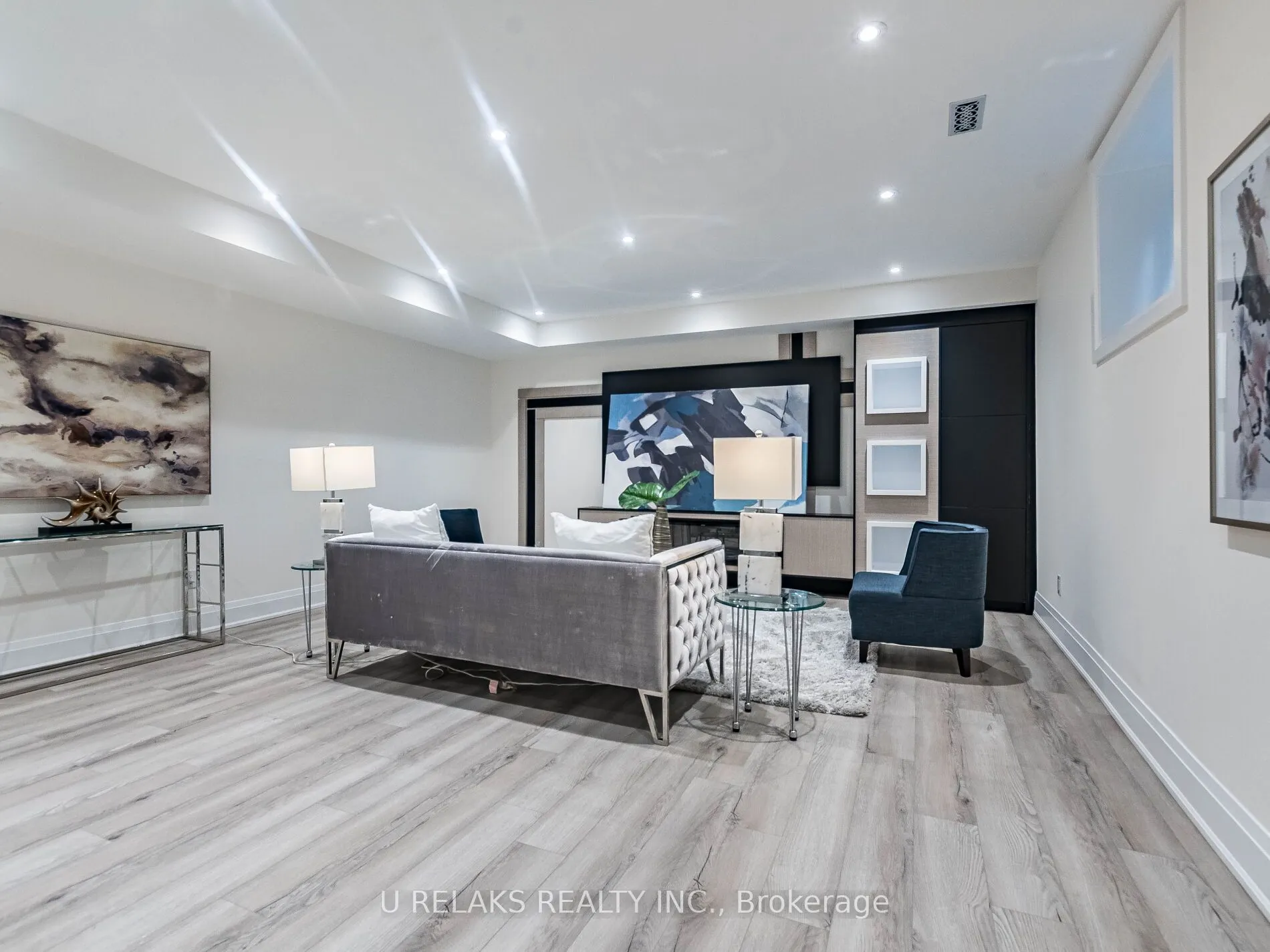 23A Maple Avenue N
