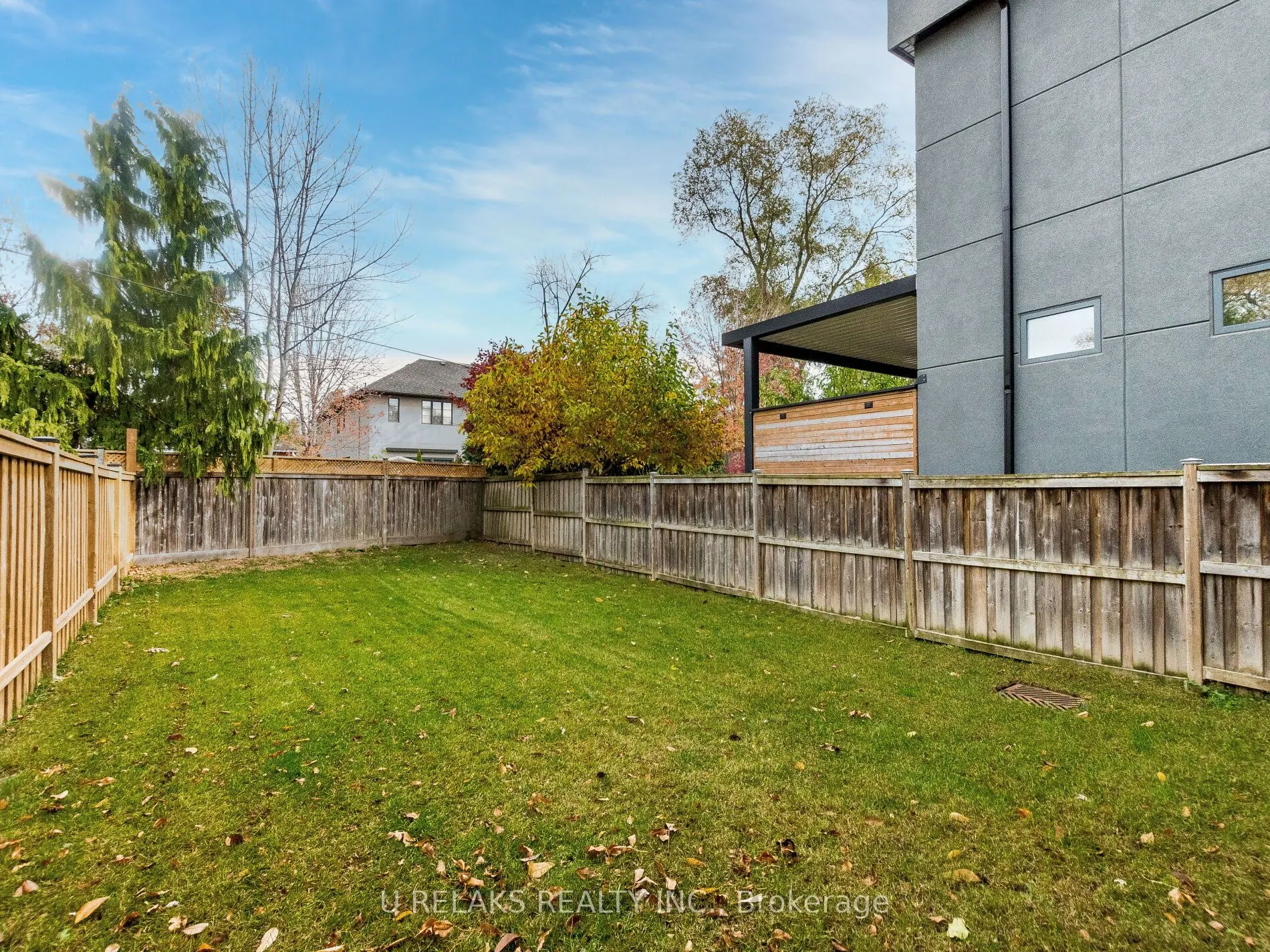 23A Maple Avenue N