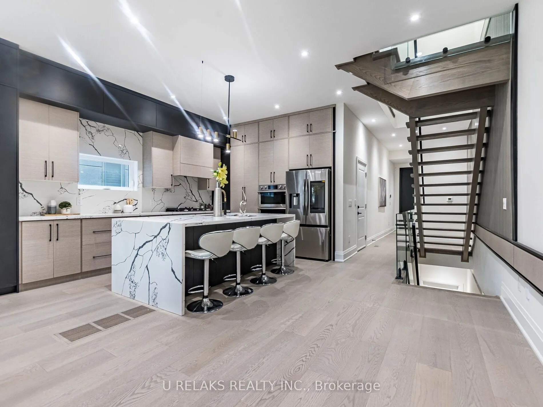 23A Maple Avenue N