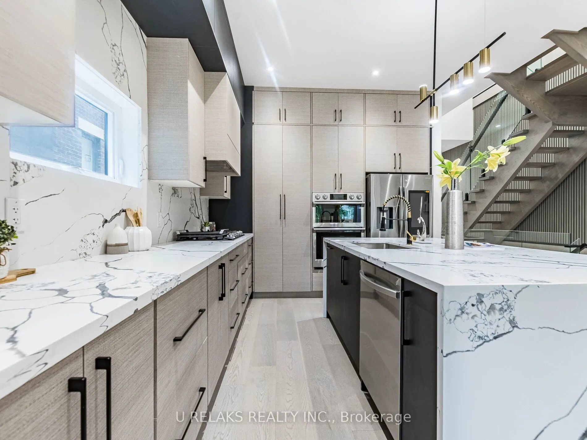 23A Maple Avenue N