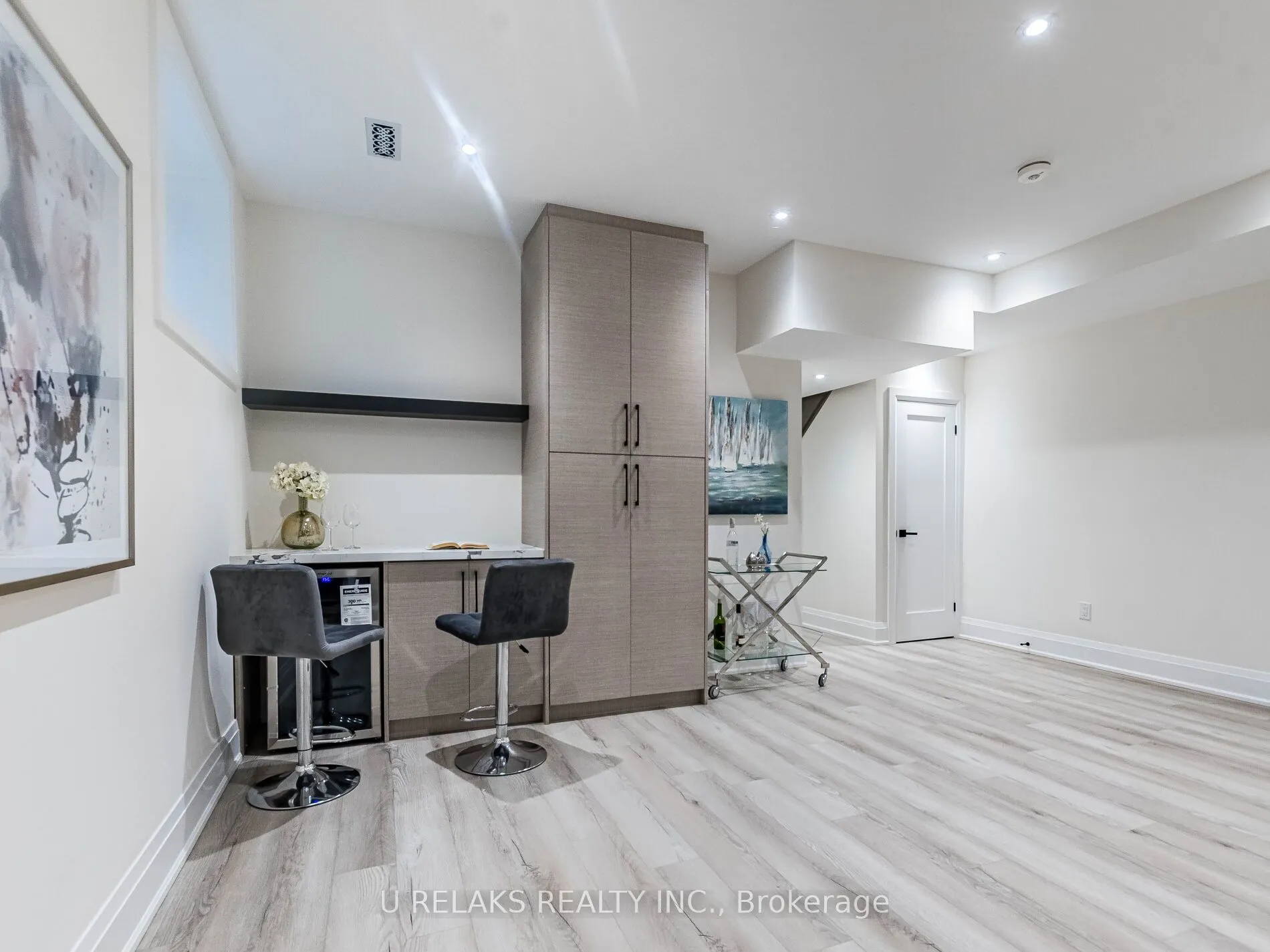 23A Maple Avenue N