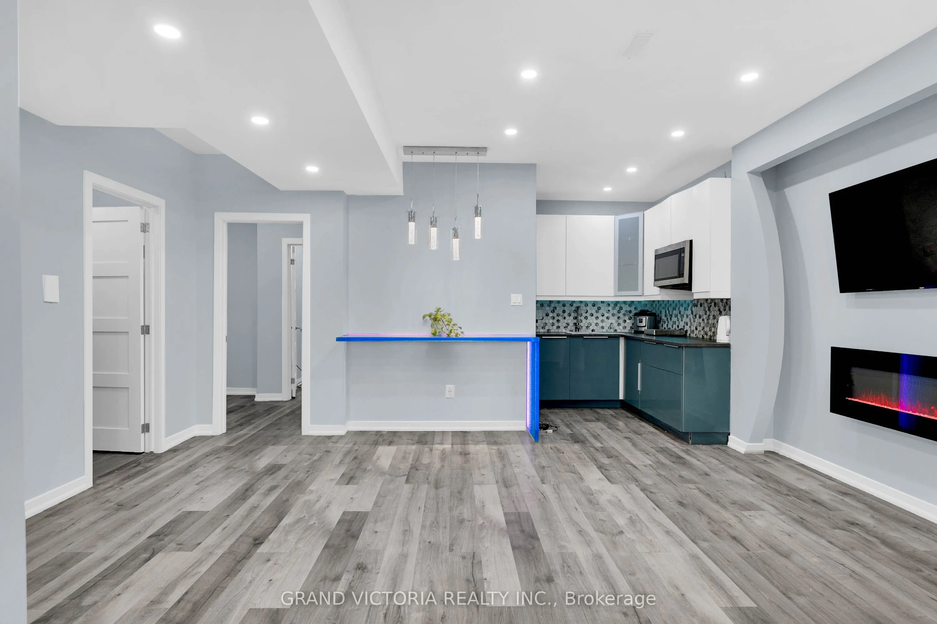 898 White Clover Way
