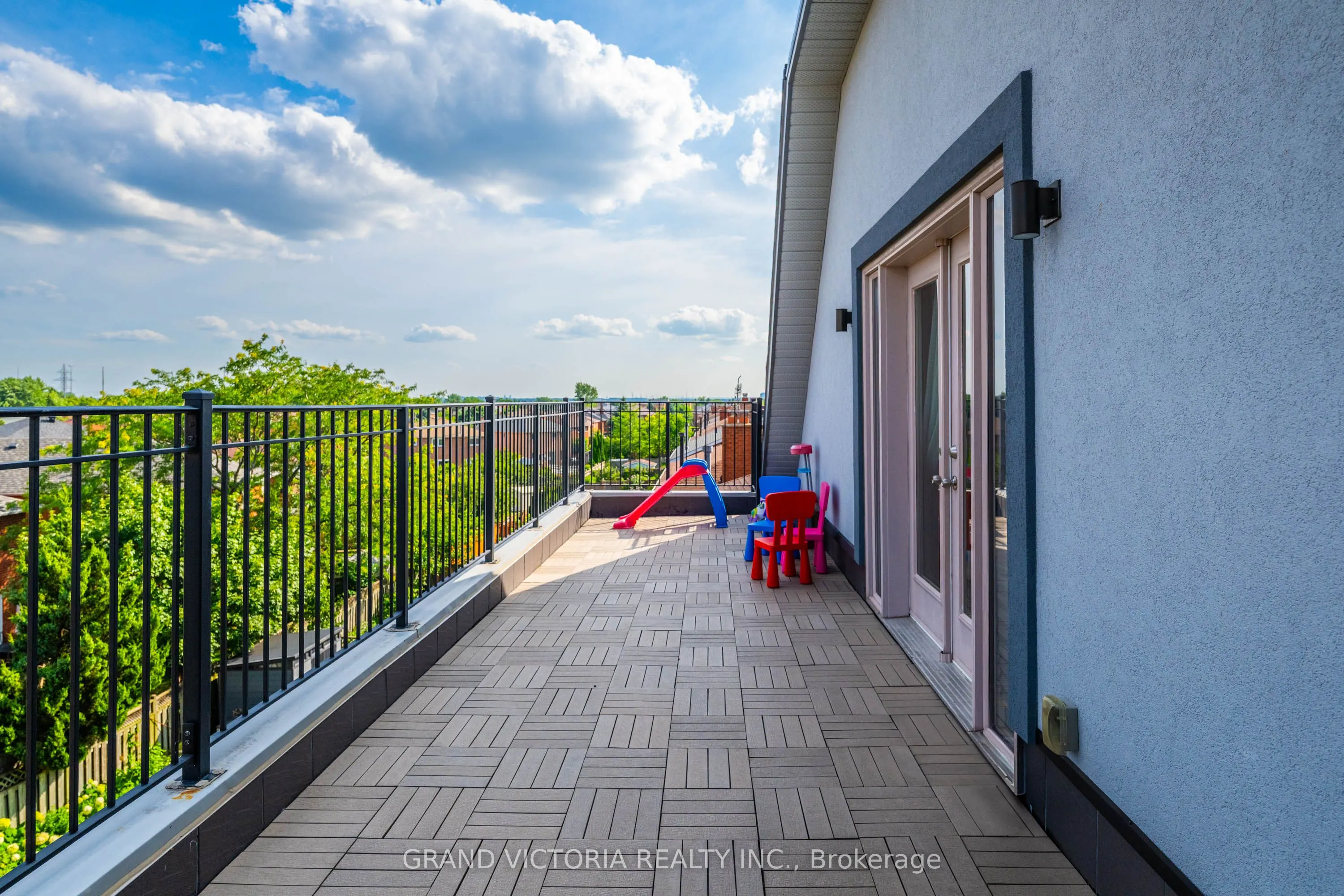 898 White Clover Way