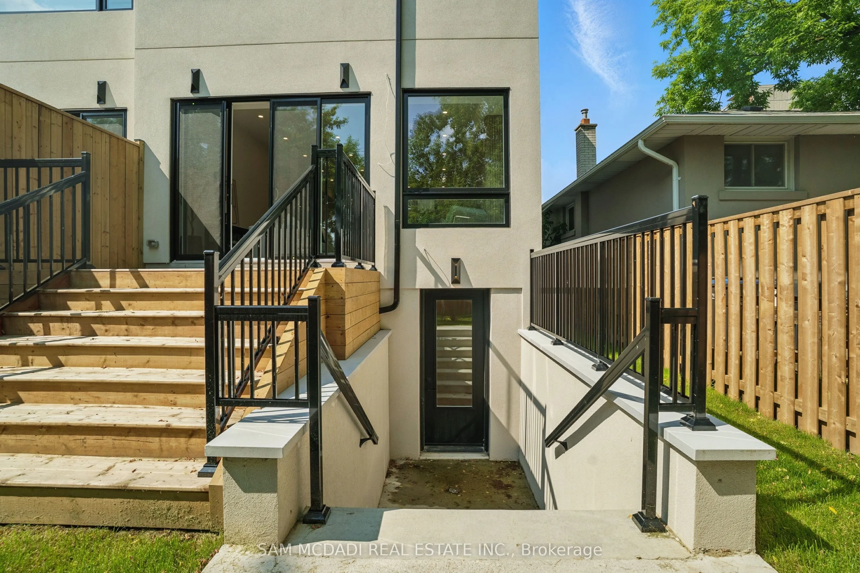 1039 Caven Street
