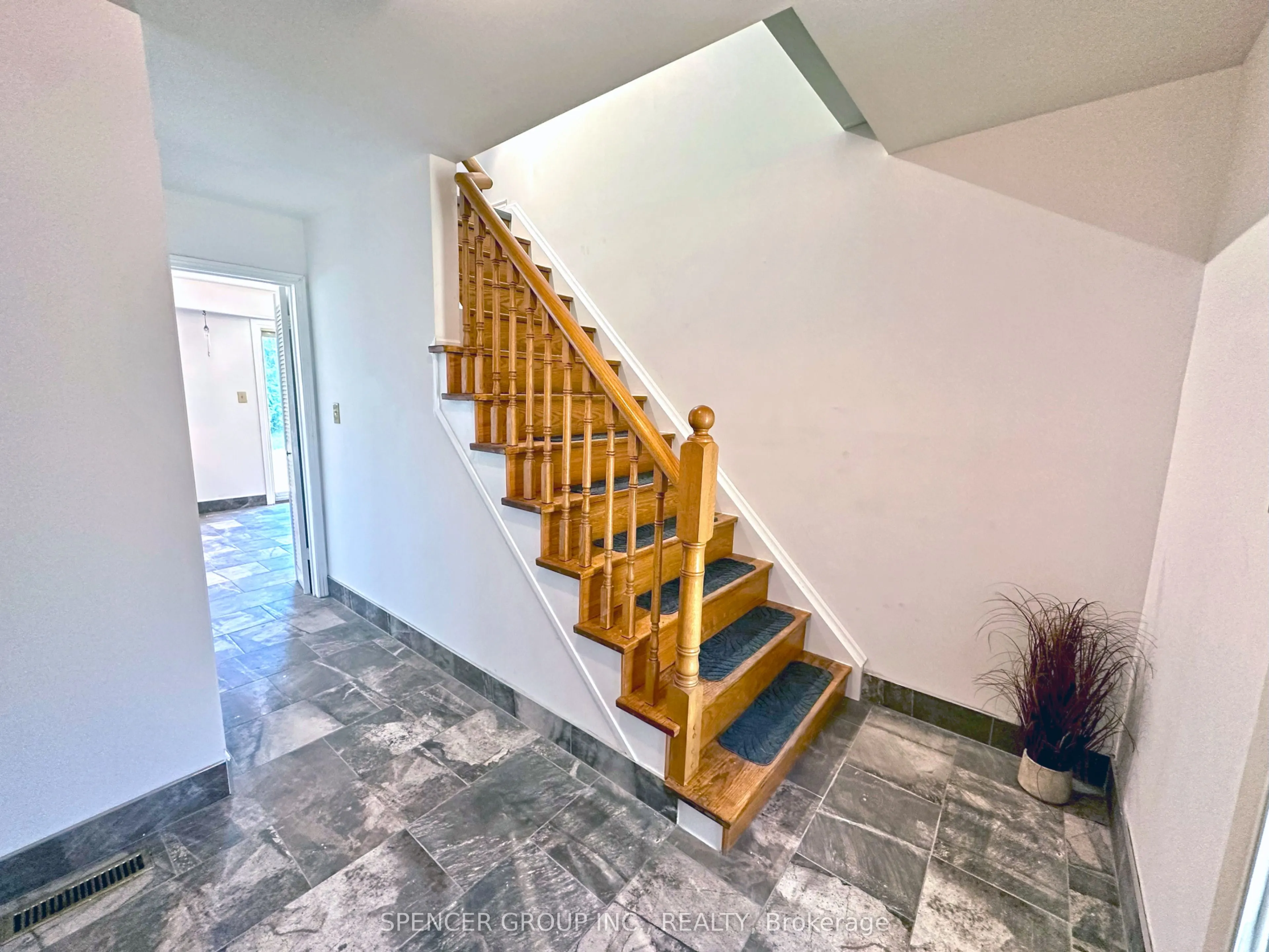 571 Minette Circle
