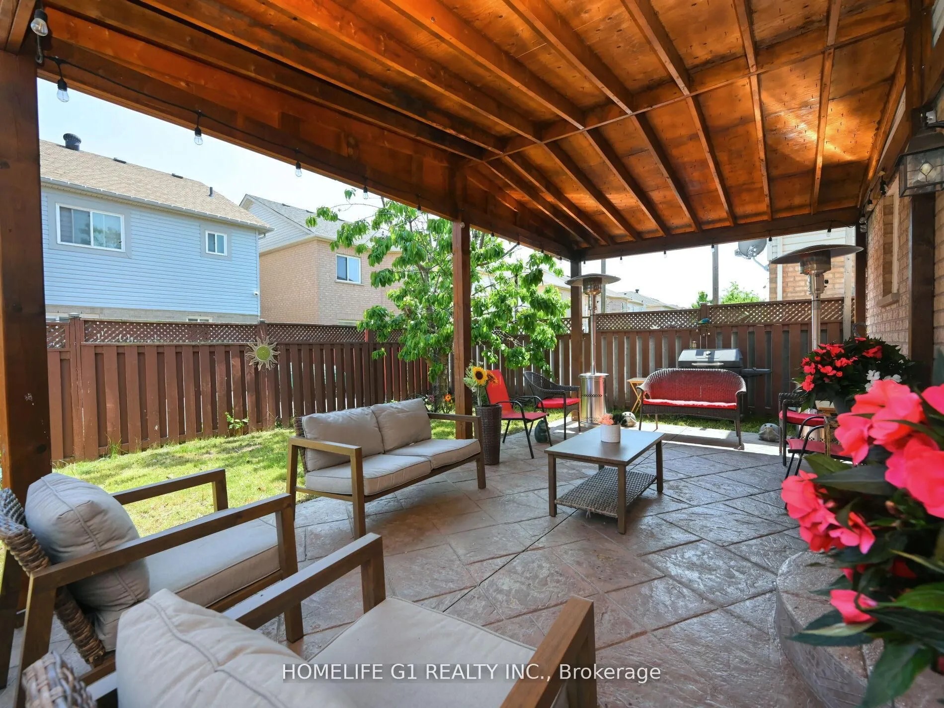 8 Ridgemore Crescent