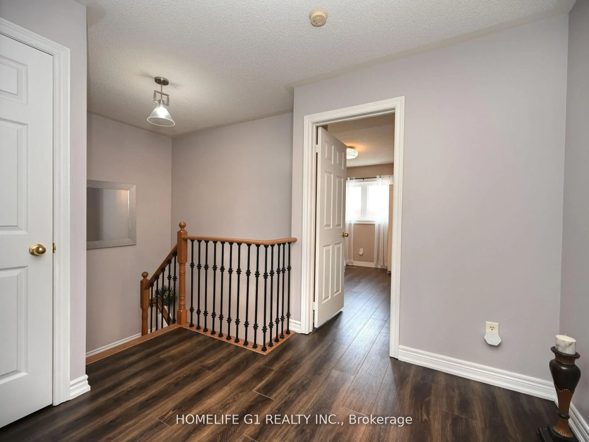 8 Ridgemore Crescent