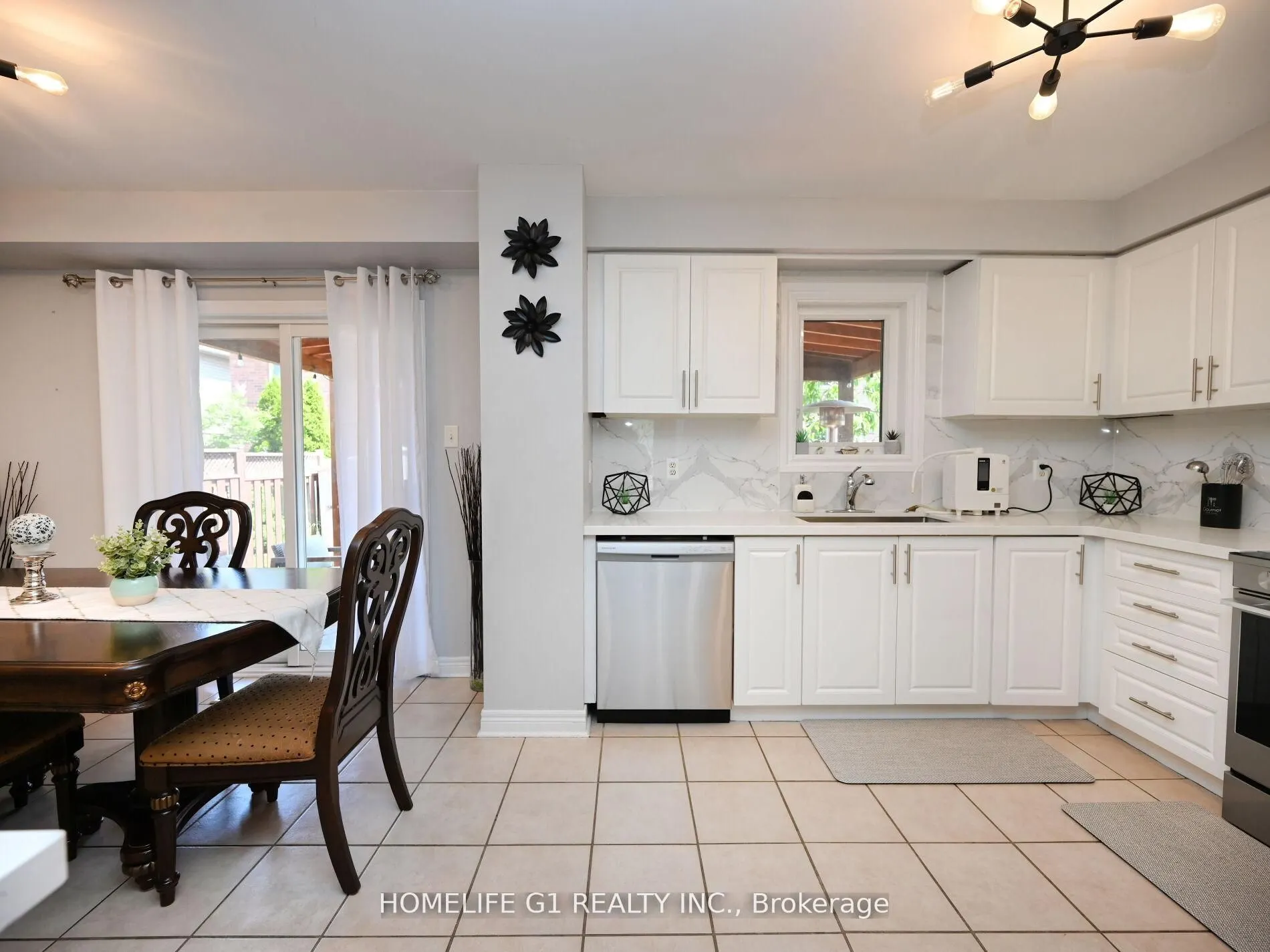 8 Ridgemore Crescent