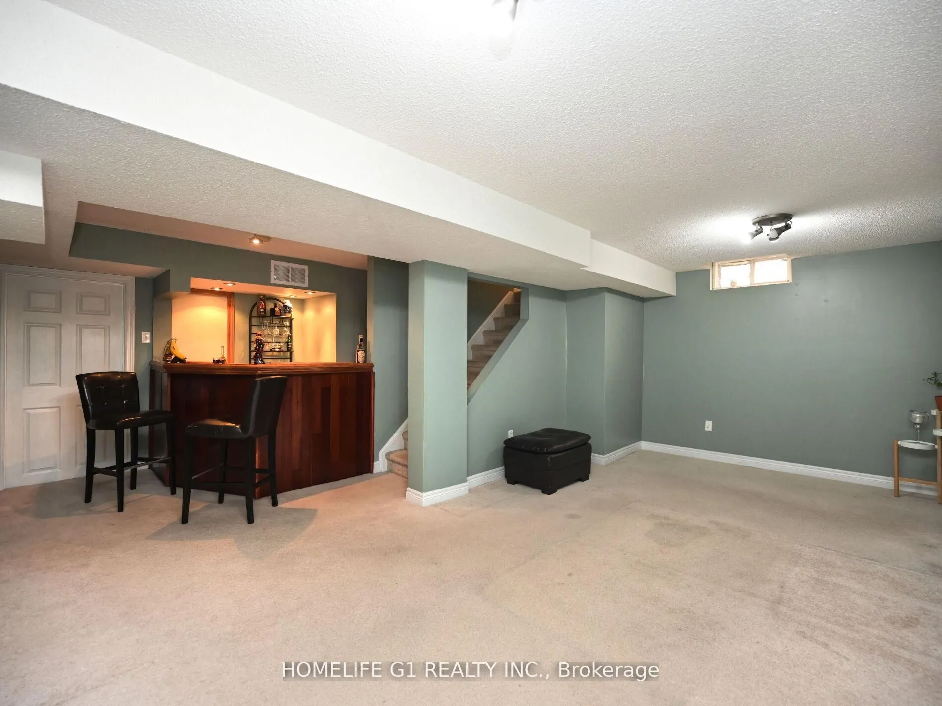 8 Ridgemore Crescent
