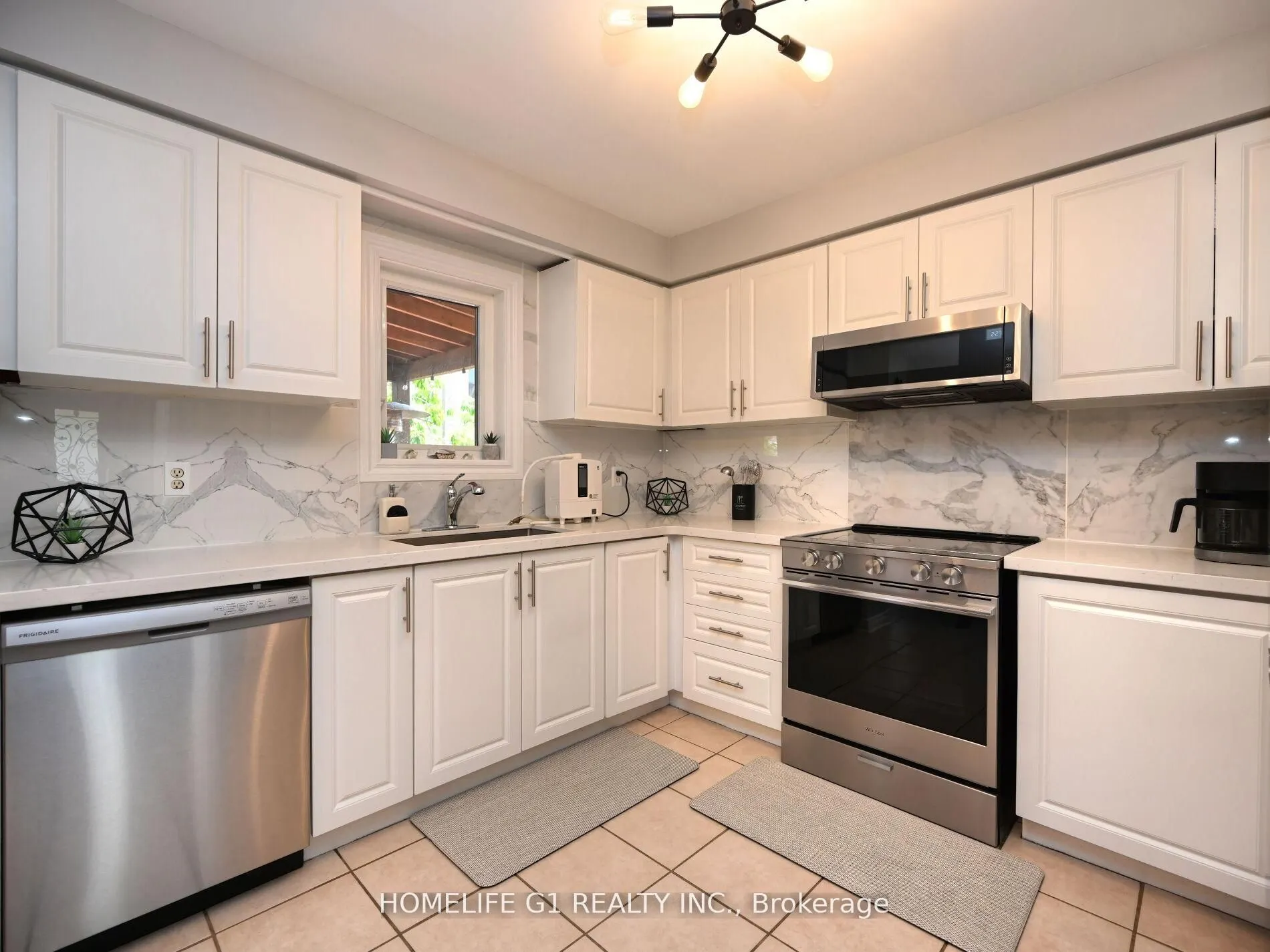 8 Ridgemore Crescent