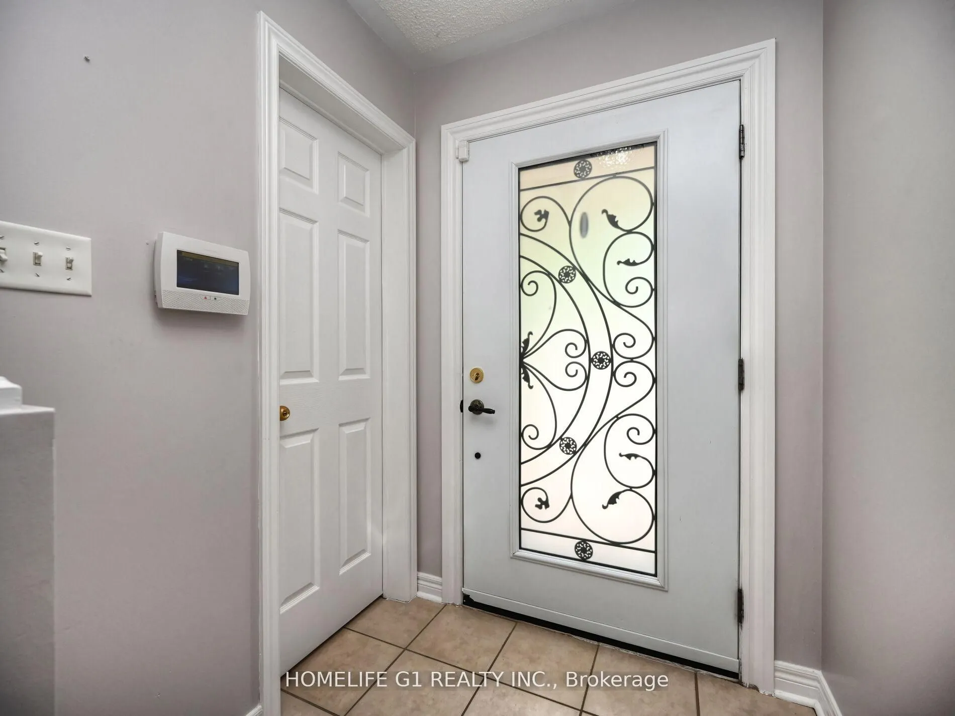 8 Ridgemore Crescent
